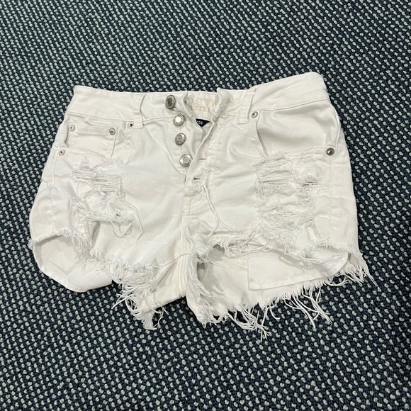 AMERICAN EAGLE OUTFITTERS White High-Rise Denim Shorts - Picture 1 of 2